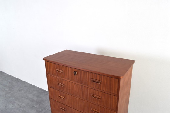 Image 1 of Commode danoise en teck, style milieu du XXe siècle, années 1960