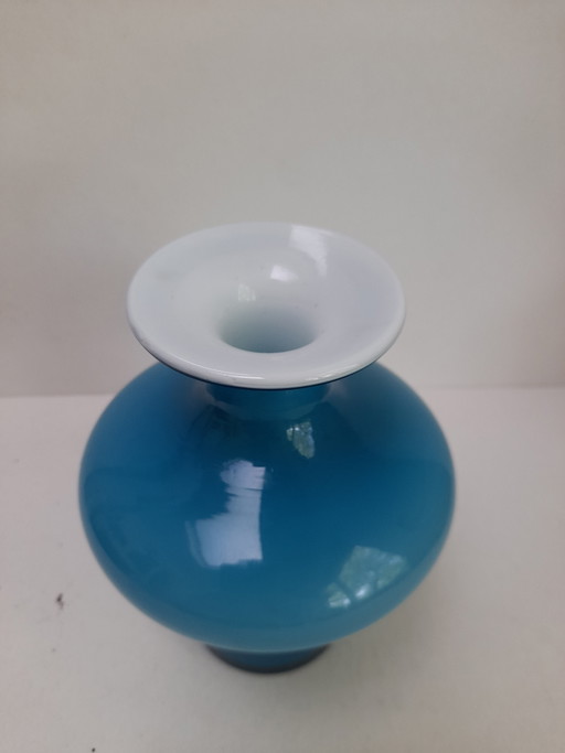Blauwe opaline vaas Holmegaard Carnaby serie
