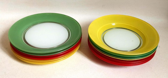 Image 1 of Juego de 14 platos llanos y hondos Duralex de la década de 1970