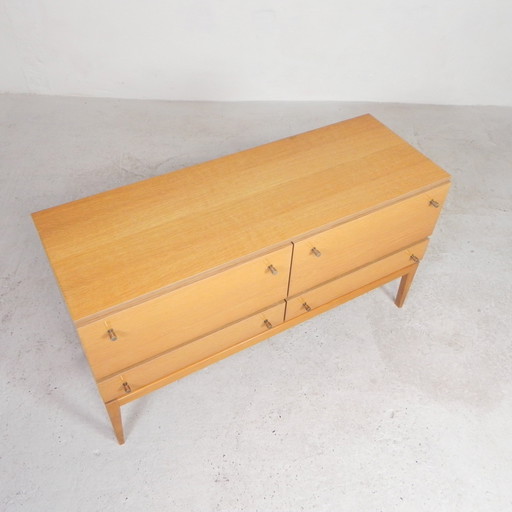 Sideboard mit 2 Schubladen und 2 Klappen aus Birkenfurnier, 1960er Jahre