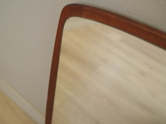 Image 1 of Espejo con marco de teca, diseño danés, años 70, producción: Dinamarca