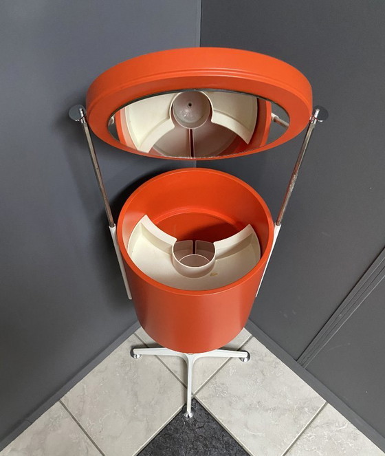 Image 1 of Una mesa de maquillaje redonda naranja de Bremshey, década de 1970