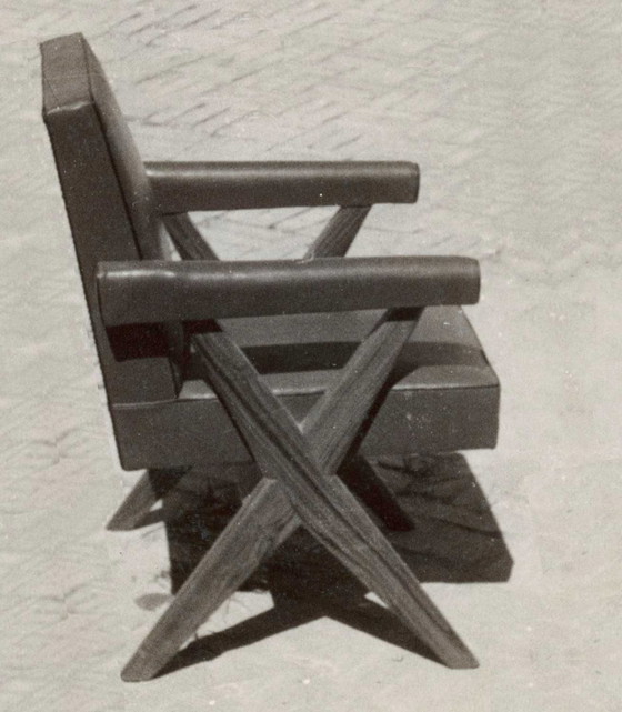 Pierre Jeanneret, une paire de chaises de bureau à piètement en X – Fauteuils, Skaï, Bois (photo 8 of 8)