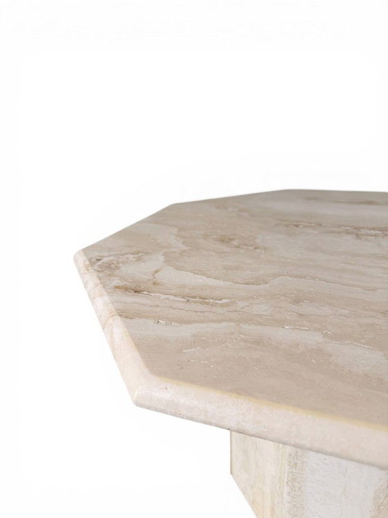 Image 1 of Skulpturaler achteckiger Couchtisch aus natürlichem Travertin, italienisches Design um 1970
