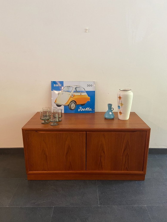 Image 1 of Alter dänischer TV-Schrank/ niedriges Sideboard von Dyrlund