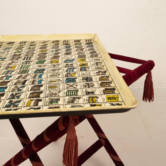 Vassoio araldico di Piero Fornasetti, montato come tavolo su base Foldes, anni '50 – Tavolini, Wood, Velvet (photo 19 of 20)
