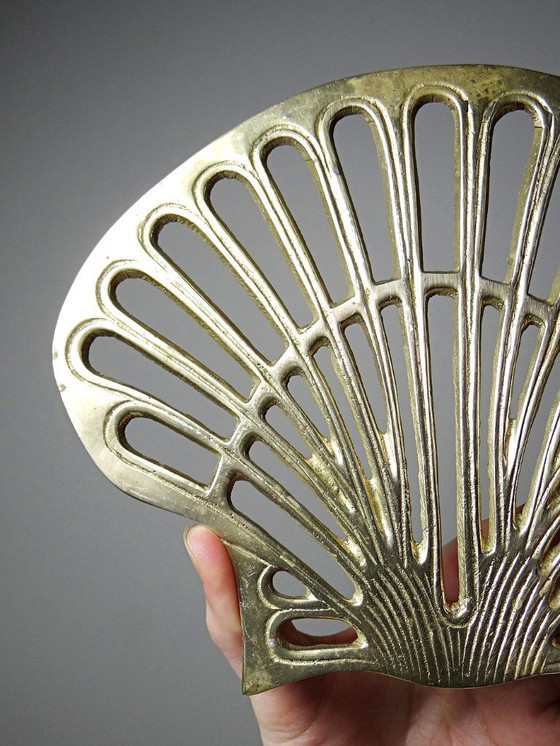 Image 1 of Dessous De Plat Vintage Style Art Nouveau, Coquillage, St Jacques Laiton Ajouré