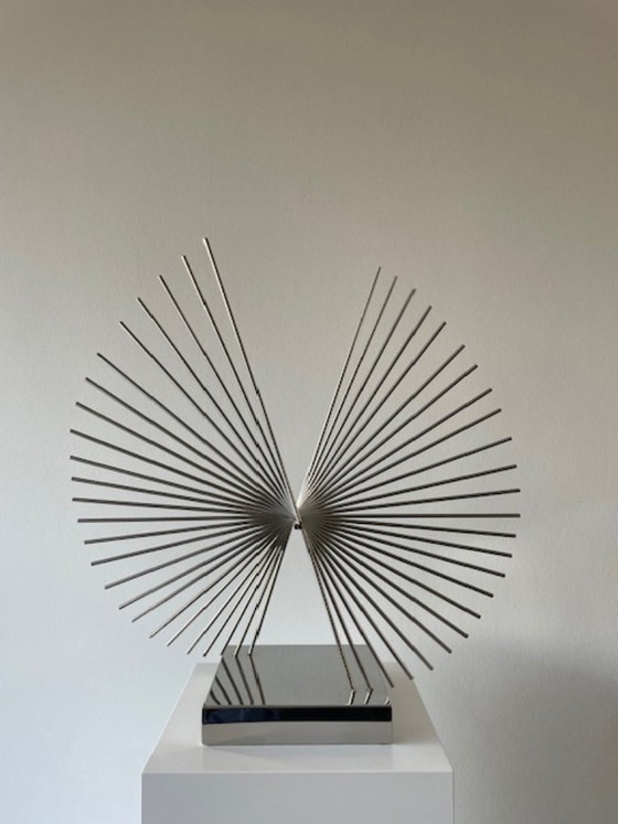 Image 1 of Scultura futuristica in filo di cromo: oggetto astratto modernista