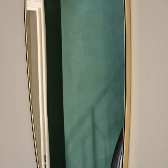 Image 1 of Miroir vintage des années 1950/60, miroir allongé avec cadre en laiton, miroir mural rétro, cadre doré