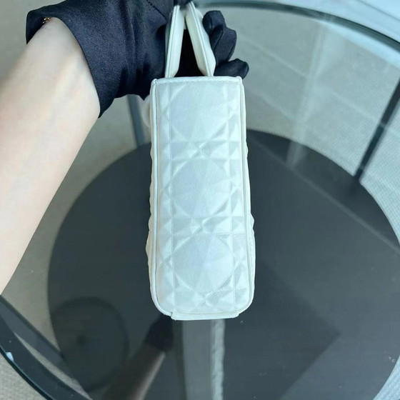 Image 1 of DIOR D-JOY MEDIUM LATTE CANNAGE KALBSLEDER DIMOND-MOTIV WEISS