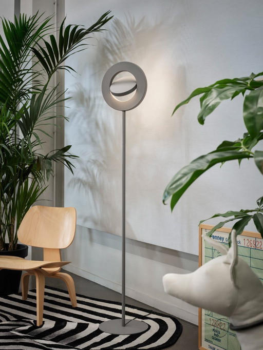 JAPTH Signum floor lamp with swivel spotlight in black