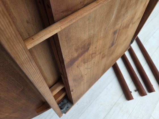 Image 1 of Table ronde de salle à manger pliante danoise des années 1960, en bois de teck, état d'origine