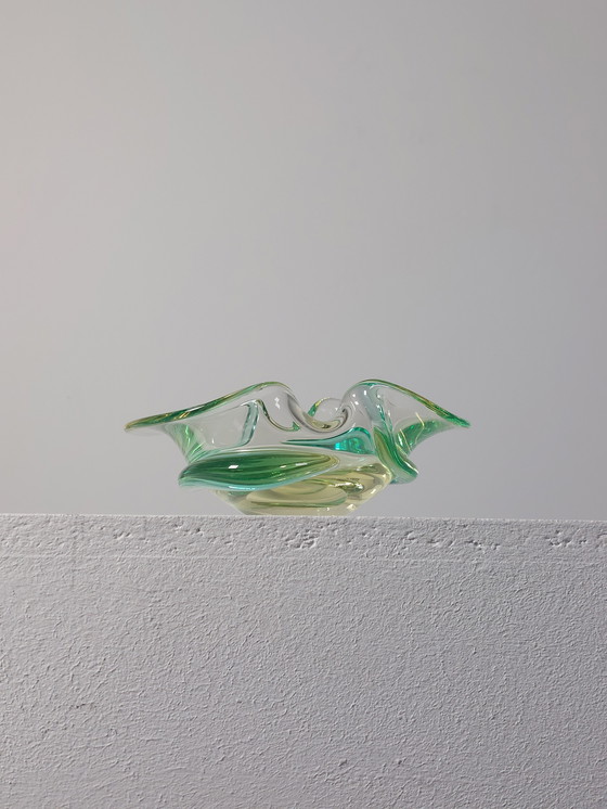 Image 1 of Vintage handgemaakte glazen schaal uit het midden van de vorige eeuw