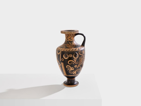 Terrakotta-Hydria, bemalt von Primato, Süditalien, ca. 330 v. Chr., Vasen, Keramik, Schwarz, Classicisme (Foto 2 von 13)
