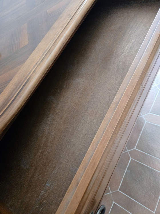 Piccola credenza / cassettiera in noce stile Luigi XV – Credenze, Legno (photo 4 of 9)