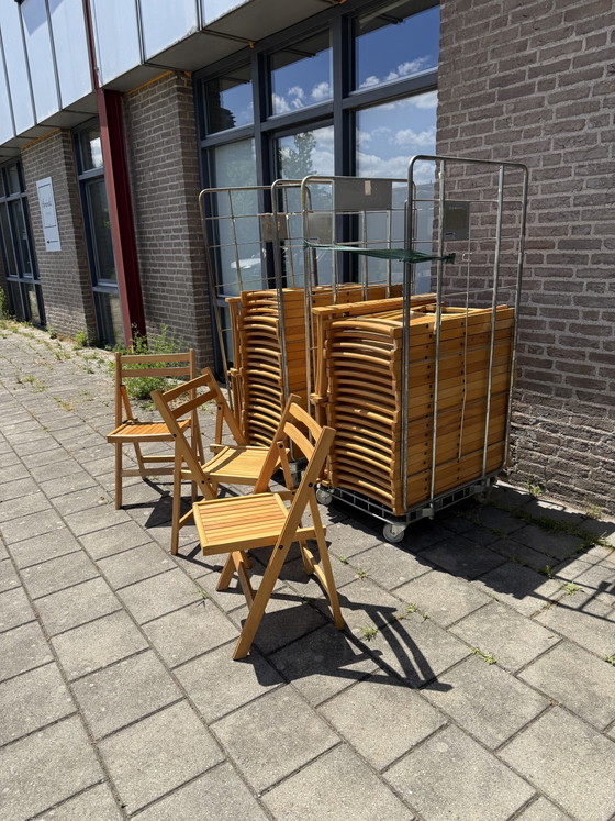 Image 1 of Partij van 53x vintage hardhouten klapstoel ‘80