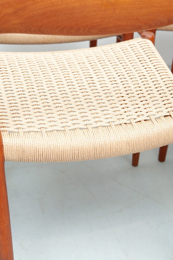 Image 1 of 8 sedie da pranzo modello 75 in teak di Niels Otto Møller per J. L. Møller Møbelfabrik (anni '50)