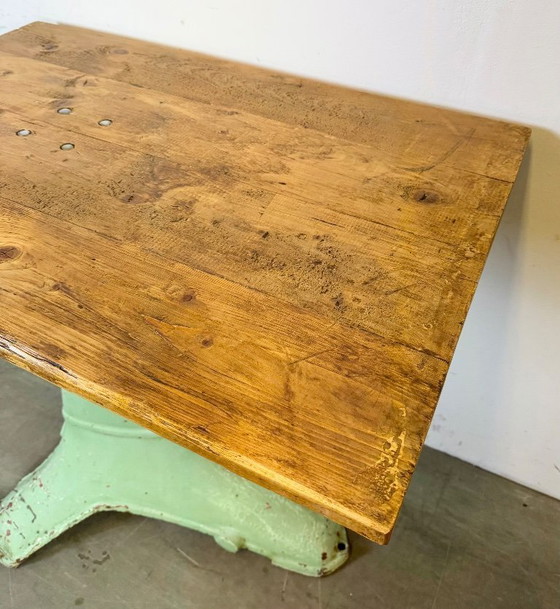 Image 1 of Mesa industrial verde de hierro fundido, década de 1960