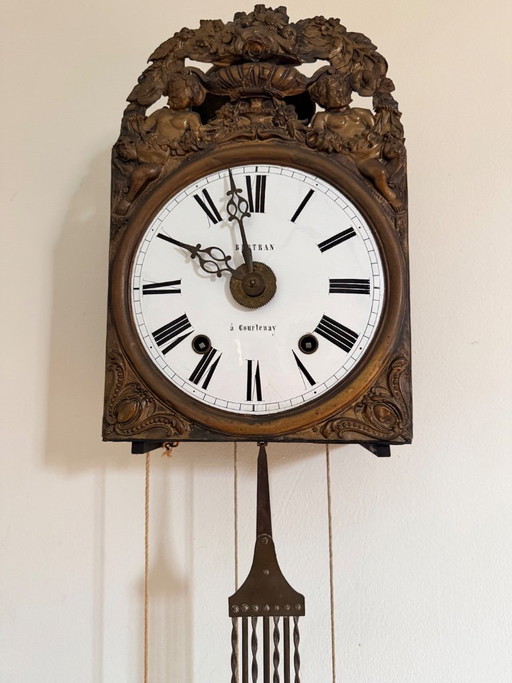 Schöne Comtoise-Uhr