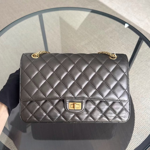 Borsa Chanel 2.55 Reissue 226 - Pelle di vitello trapuntata invecchiata, grigio scuro, finiture in bronzo dorato.