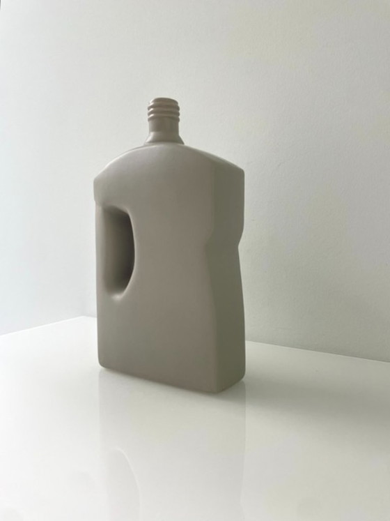 Image 1 of Keramikvase in Form einer Waschmittelflasche