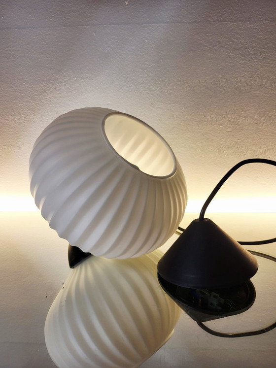Image 1 of Suspension vintage en verre opalin blanc, années 1960