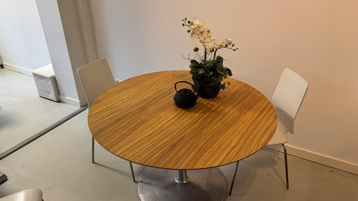 Artifort Circle round table 120 cm