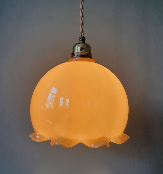 Image 1 of Vintage opaline hanglamp in kelkvorm met parelmoer glans. 
