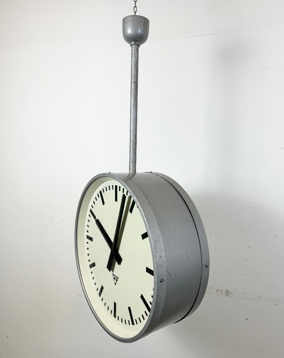 Image 1 of Grote industriële dubbelzijdige spoorweg- of fabrieksklok van Pragotron, jaren 60