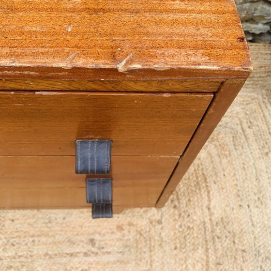 Cassettiera vintage con maniglie in pelle – Anni '50/'60 – Cassettiere, Legno (photo 11 of 25)