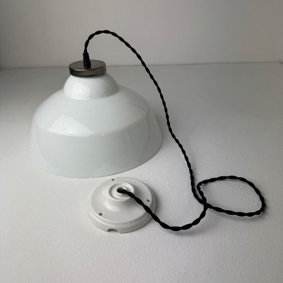 Image 1 of Lampada a sospensione vintage in vetro opalino da 30 cm