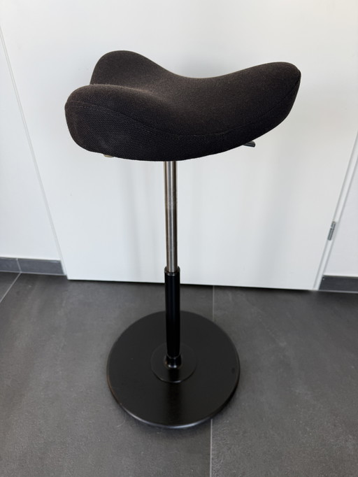 Stokke Varier Move | ergonomic standing/sitting stool