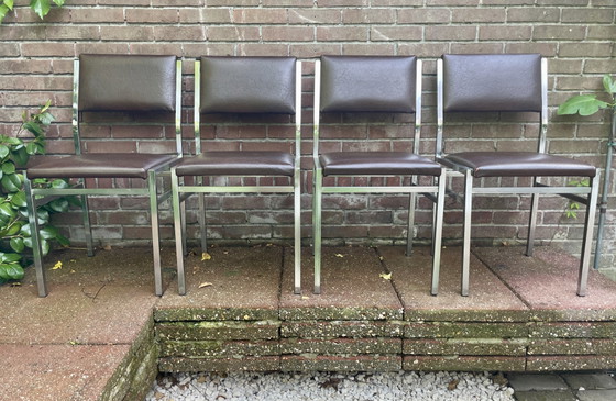 Image 1 of Ensemble de 4 chaises vintage milieu du siècle en chrome et simili cuir