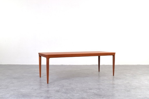 Mesa de centro danesa de teca de mediados de siglo de Johannes Andersen para CFC Silkeborg, años 60.