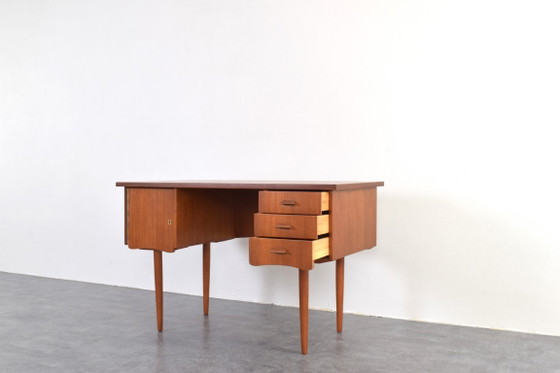 Escritorio danés de teca de mediados de siglo, década de 1960. – Wood (photo 14 of 20)