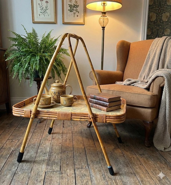 Image 1 of Vintage rattan tray with fixed legs