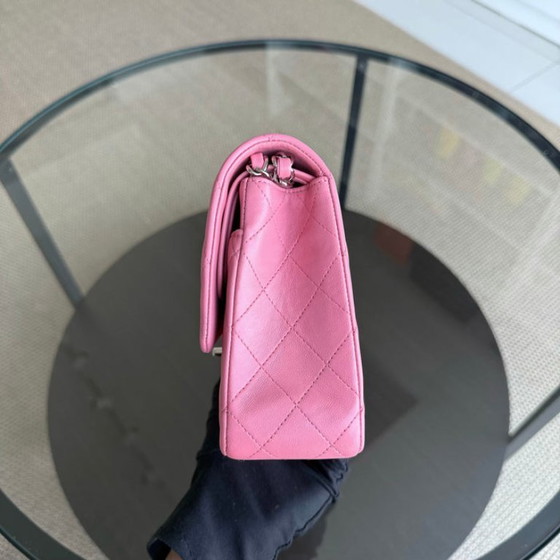 Image 1 of Chanel Classic Flap Medium - 25 cm gewatteerd lamsleer lichtroze zilverkleurige hardware Serie 18