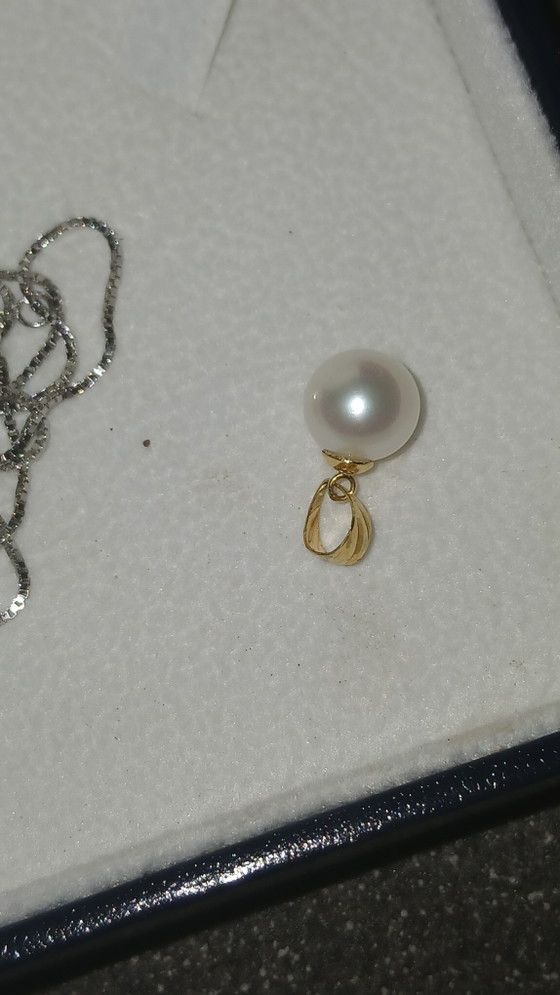 Echte, seltene japanische Salzwasserperle, gefasst in einem massiven 18-karätigen Goldring/Schlangenfassung. (photo 5 of 5)