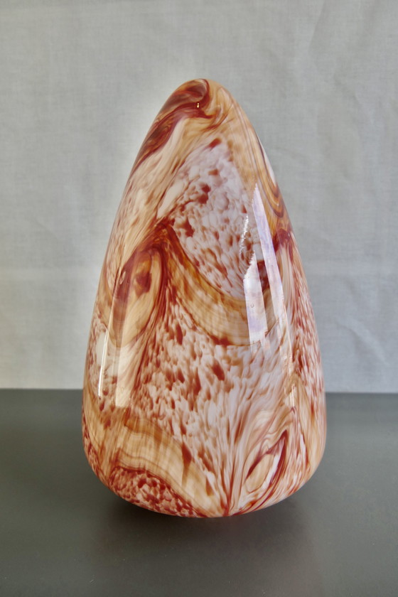 Image 1 of Drie Sfeervolle Druppelvormige Hanglampen van Rood Gemarmerd Opaline Glas