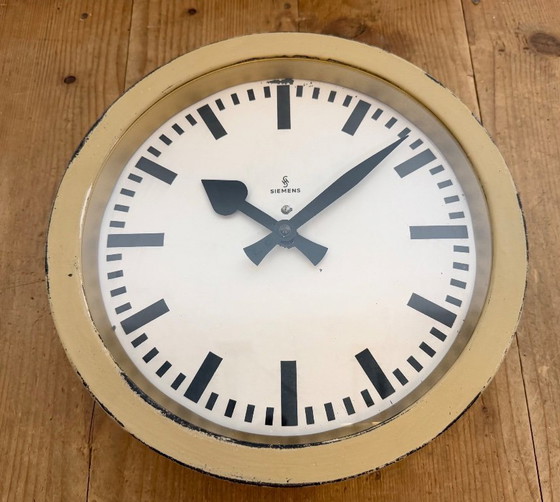 Image 1 of Beige Industriewanduhr von Siemens, 1950er Jahre