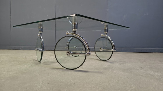 Image 1 of Table basse en verre à roulettes, années 1980