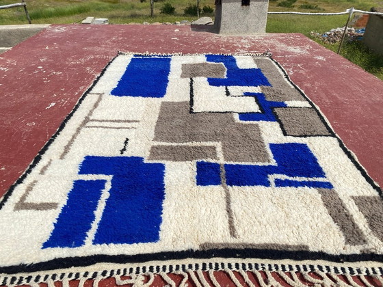 Image 1 of Large Vintage Beni Ourain Rug 255x170 cm – Abstract Moroccan Wool Rug – Blue & Beige Geometric Design – Statement Boho / Modern 