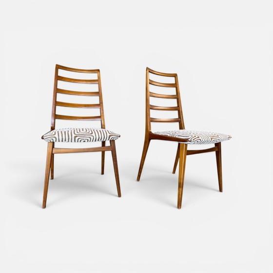 Image 1 of 6 chaises en noyer – années 1970 – vintage – retapissées