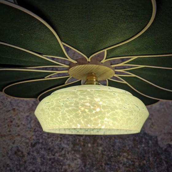 Image 1 of Lampada a sospensione a forma di fiore in rattan e lino color verde abete – Artisan Lighting