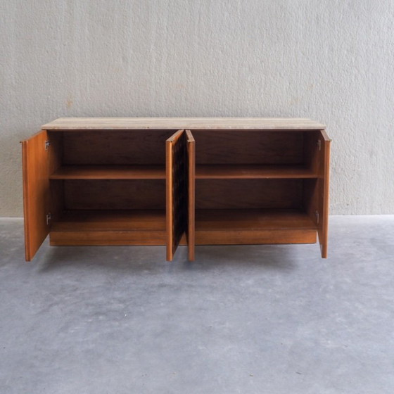 Credenza brutalista contemporanea in legno intagliato con piano in travertino – Credenze, Wood, Brass (photo 15 of 16)