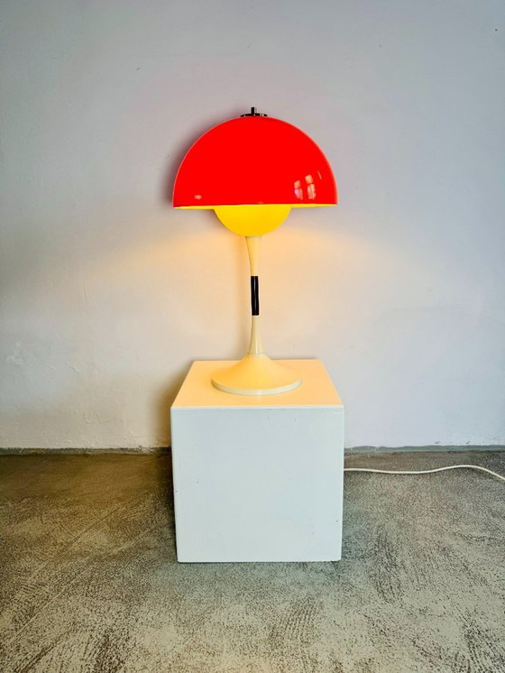 Image 1 of Lampada da tavolo a forma di fungo, di metà secolo, rossa e bianca, Europa, anni '70