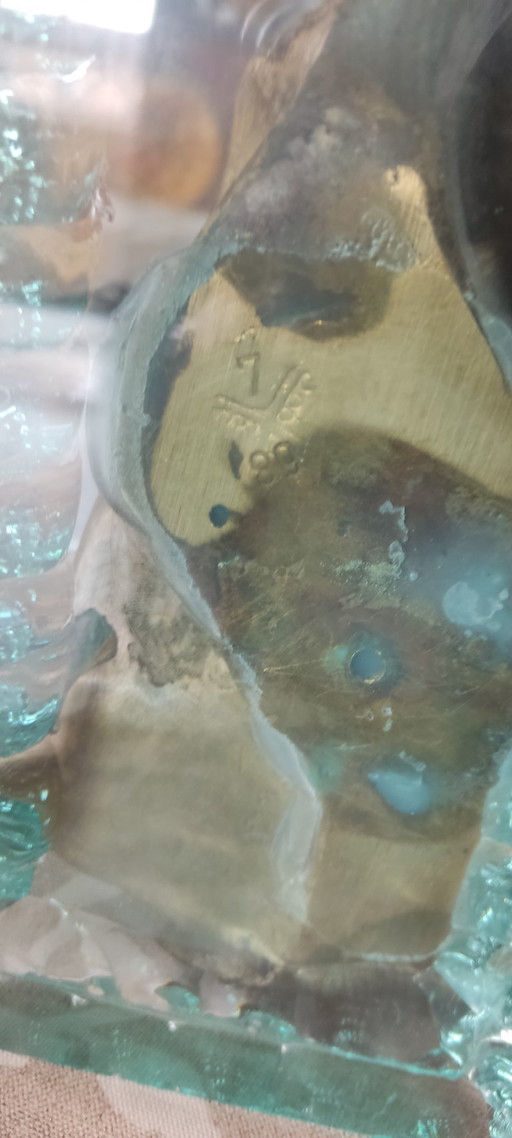 Sculpture organique en bronze « Météore » sur un socle en verre immergé - Milieu du XXe siècle