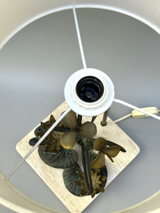 Image 1 of Lámpara de nenúfar de bronce de los años 70 sobre base de travertino - Inspirada en el Art Nouveau