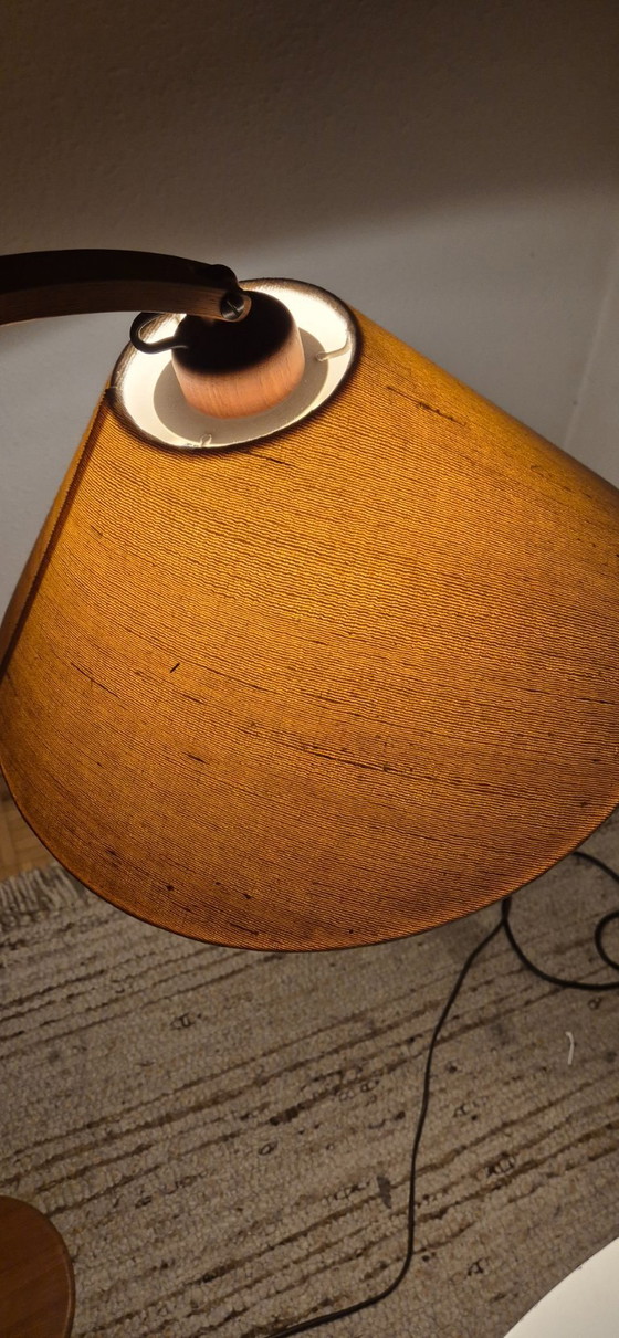 Image 1 of Schöne Teak - Stehlampe in wunderbarem dänischem, skandinavischen Design. Hersteller Domus in den 60er/70er Jahren. Ausführung G