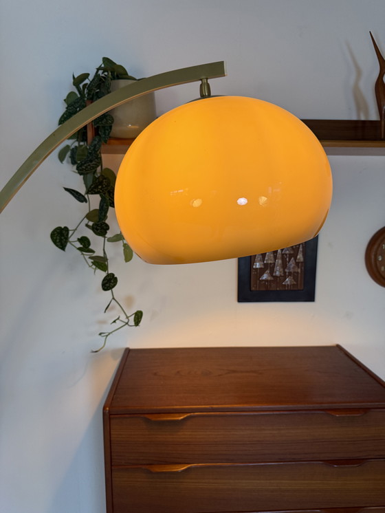 Image 1 of Lampada ad arco in ottone vintage, Harvey Guzzini anni '80